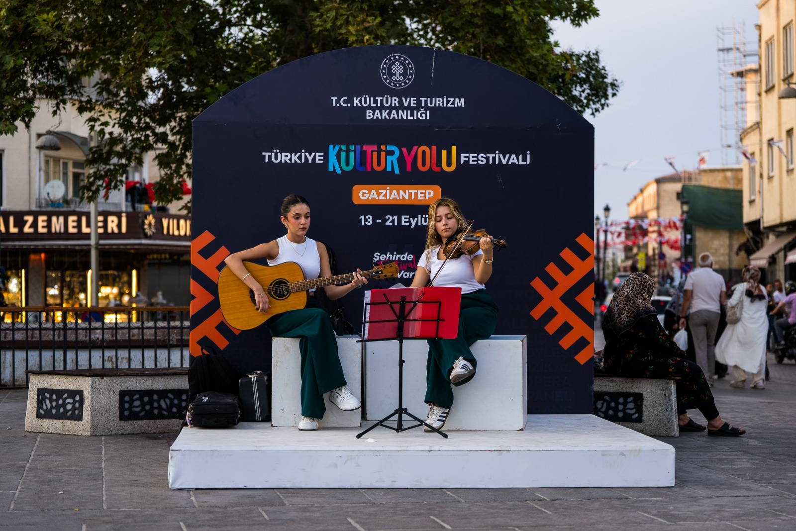 Sanat Sokakta, Müzik Her Yerde!