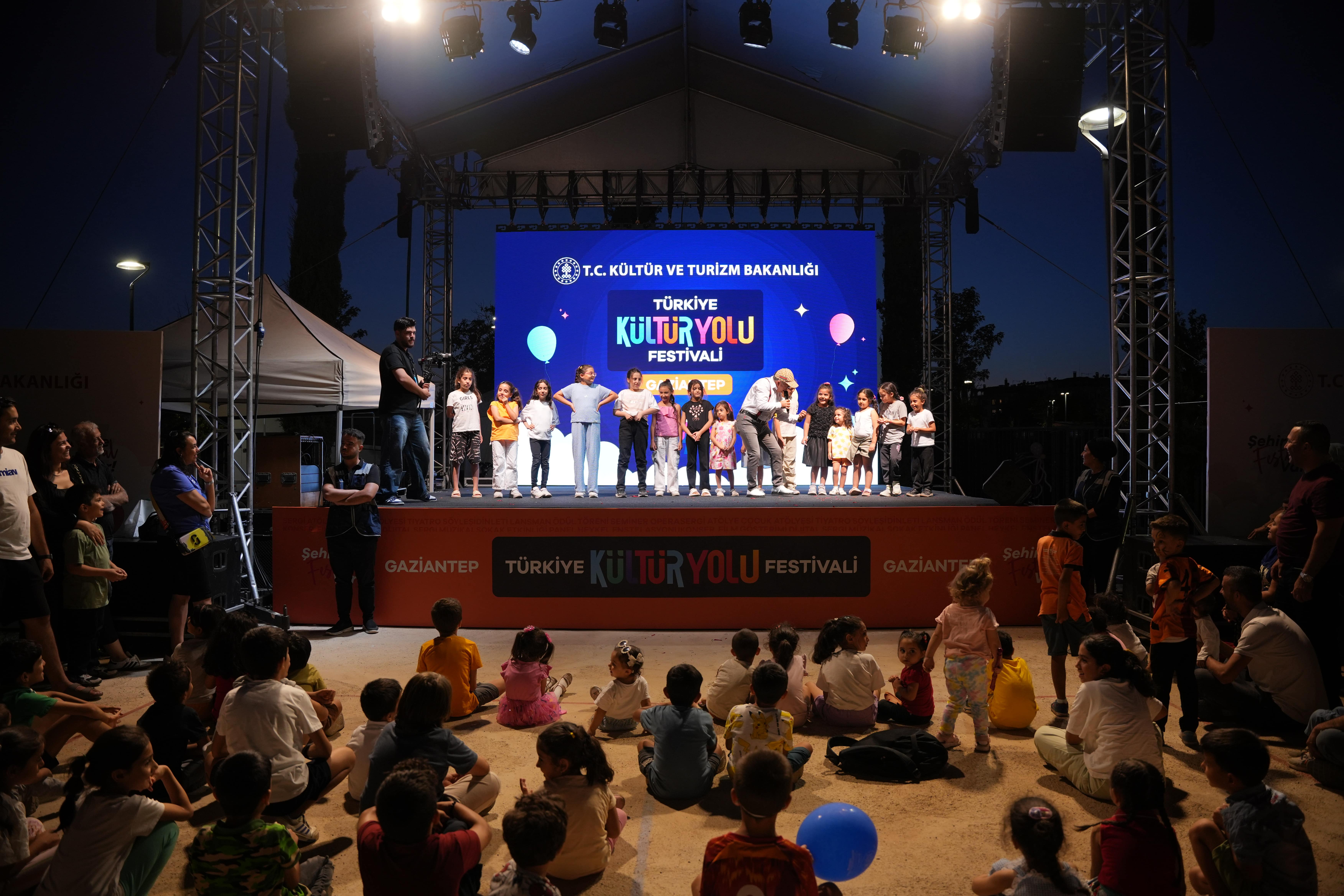 Çocukların Festival Neşesi “Çocuk Köyü”nde Yaşandı